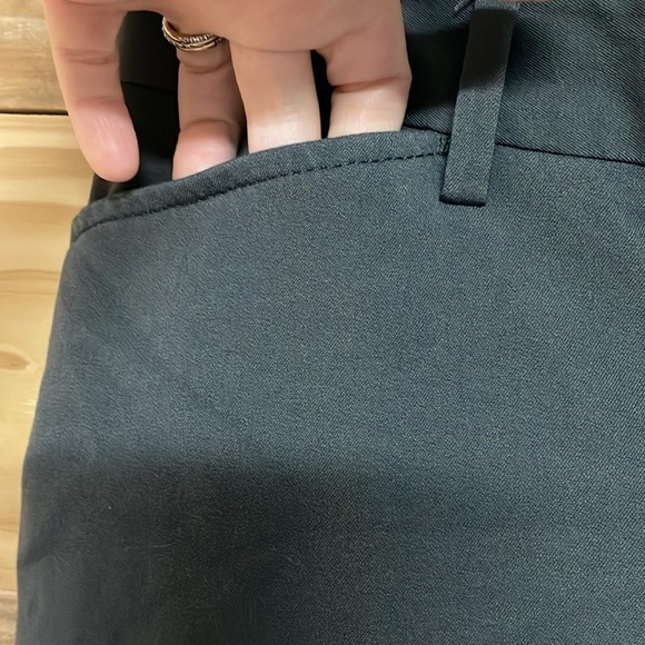Eddie Bauer size 4 Gray Low-rise Slightly Curvy Fit Super Stretchy Dress Trouser - Picture 3 of 13